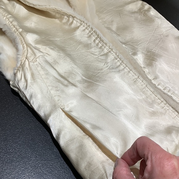 Reversible luxurious faux fur /satin zip up vest - Picture 6 of 6